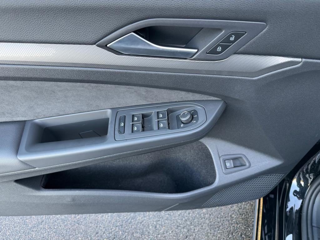 Volkswagen Golf 1.5 ehybrid 50 edition automaat , elektrische voorstoelen, 