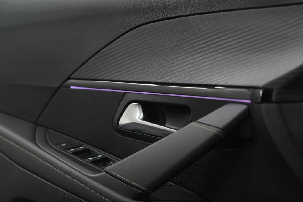 Peugeot 208 puretech 100 gt | camera | navigatie | apple carplay | parkeers
