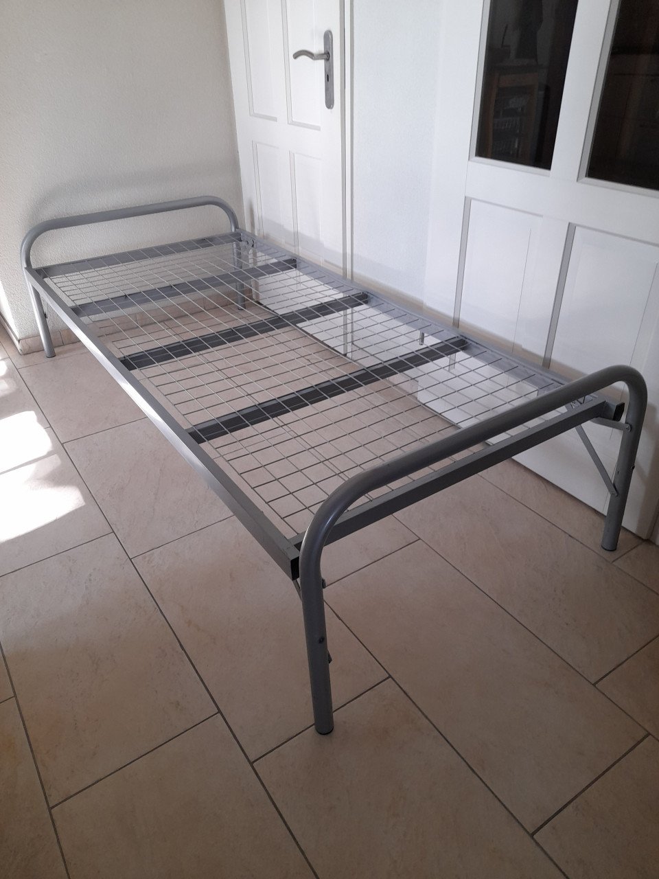 Bed met onderschuif bed (in goede staat )