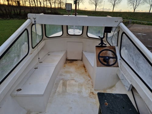 Polyester motorboot / sloep 6.15 meter !! Ruime boot voor bbm in bun