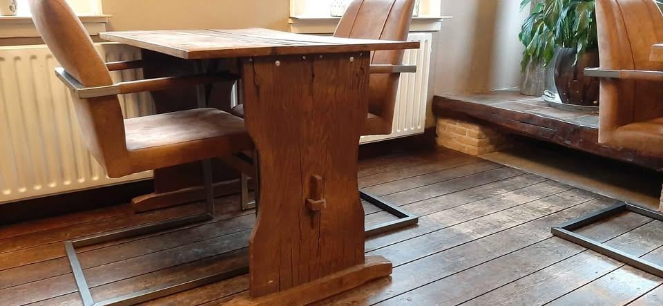 Gratis af te halen houten tafel