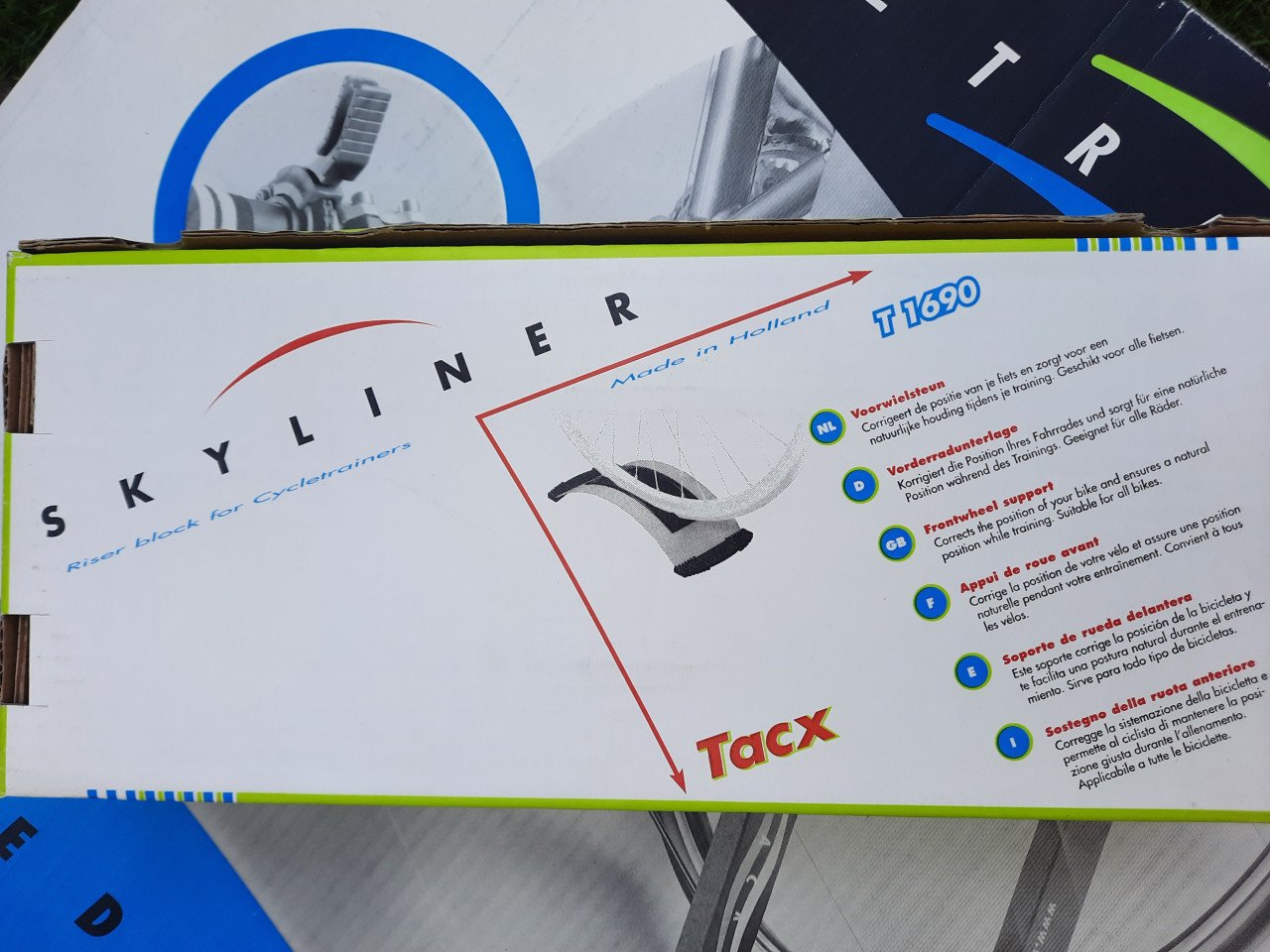 TAXC VOORWIELSTEUN NIEUW IN DOOS. SKYLINER T1690