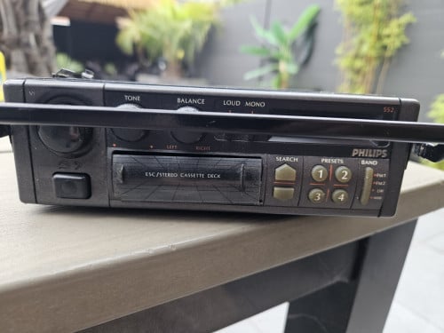 Werkend vintage oldtimer autoradio philips dc 552 met cassette....