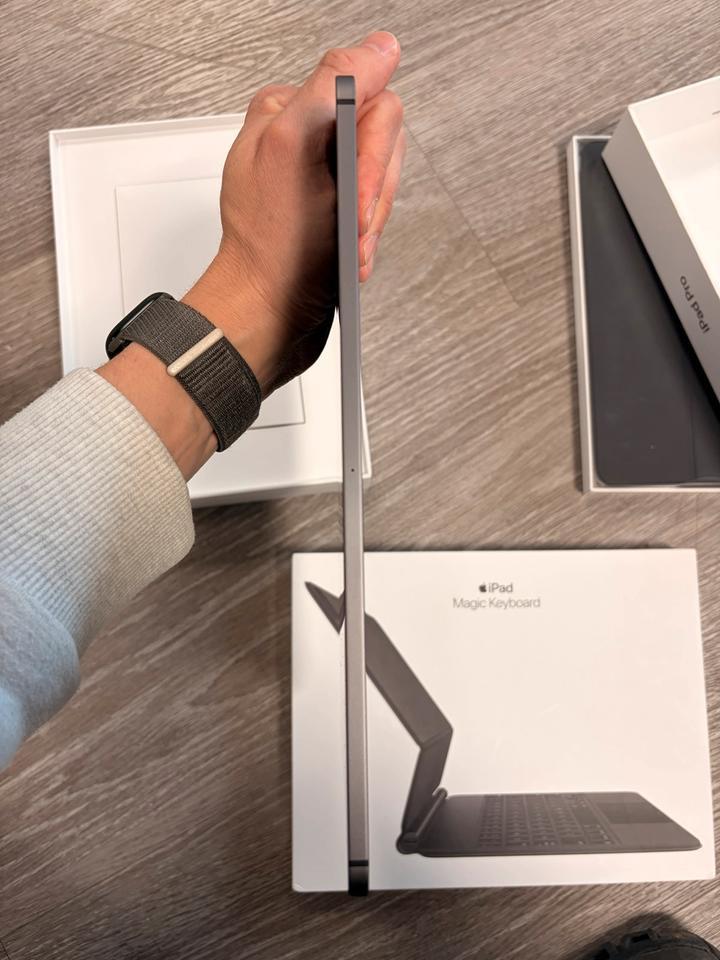 Apple iPad Pro 11 LTE 64GB met Magic Keyboard