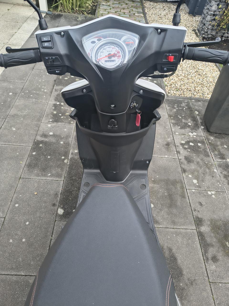 Brom scooter ( blauw kenteken)