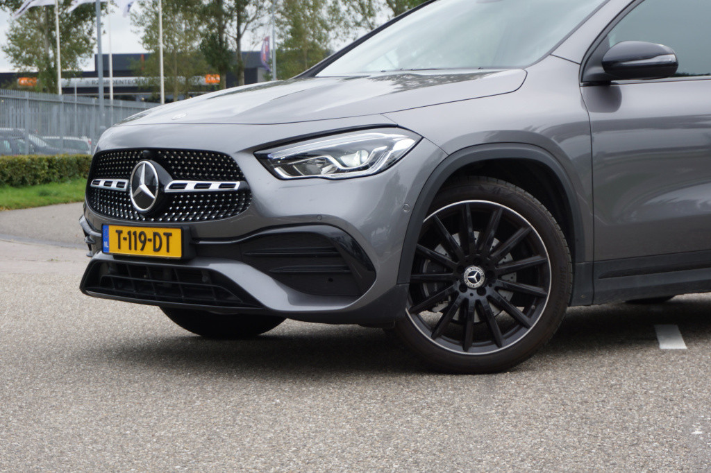 Mercedes-Benz Gla-klasse 180 amg line l automaat i achteruitrij camera l te