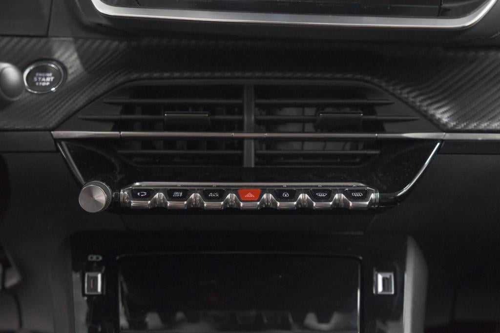 Peugeot 2008 puretech 130 eat8 allure pack | camera | parkeersensoren | key