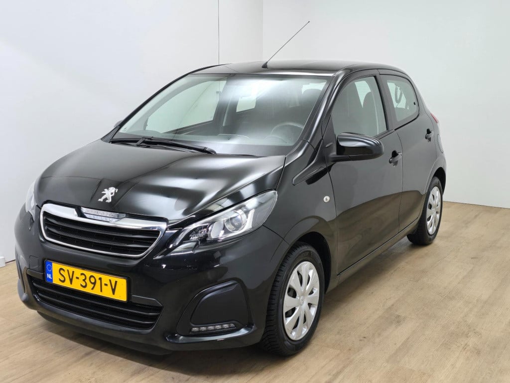 Peugeot 108 occasion in zwart met airco en bluetooth connecten | tweedehand
