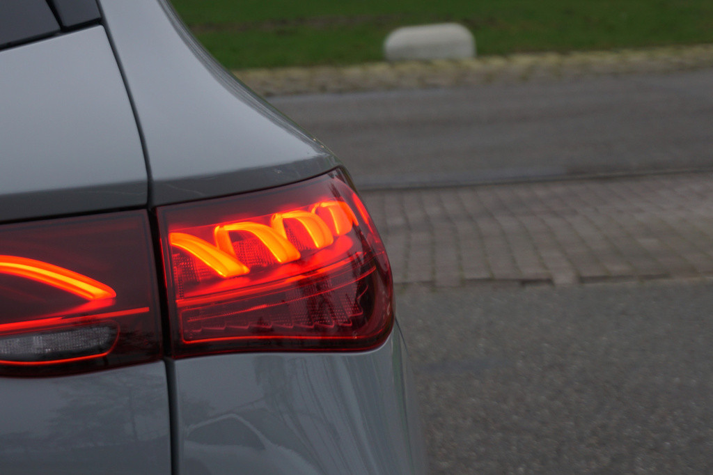 Mercedes-Benz Eqe suv 350 + l amg line 91 kwh mbux 2024 l airmatic l achter