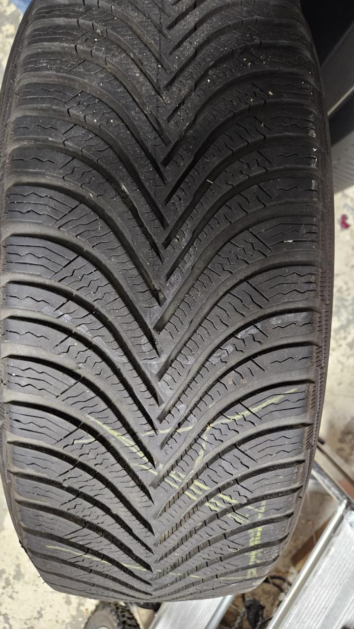 Michellin 205/55R19 97H Alpin 5 extra load, set winterbanden.
