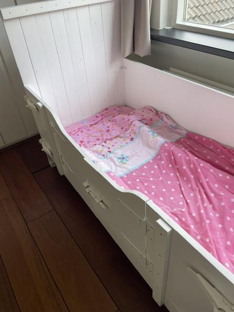 Super leuk kinderbed (160 x 70 cm) inclusief diverse accessoires