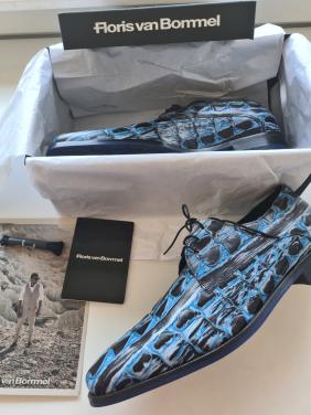 Floris van Bommel geheel leren  schoenen blauw Mt 42 Nieuw !