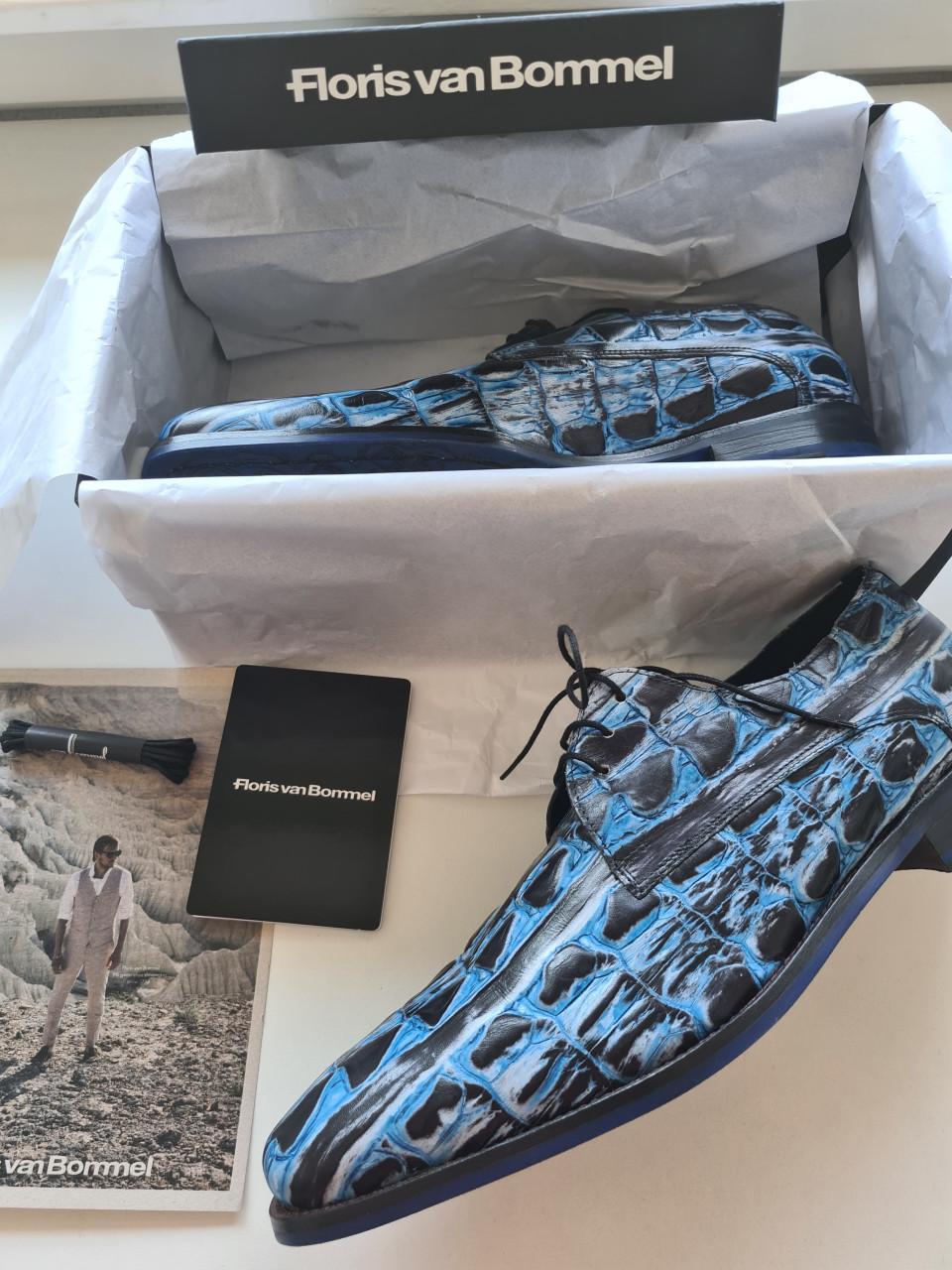 Floris van Bommel geheel leren  schoenen blauw Mt 42 Nieuw !