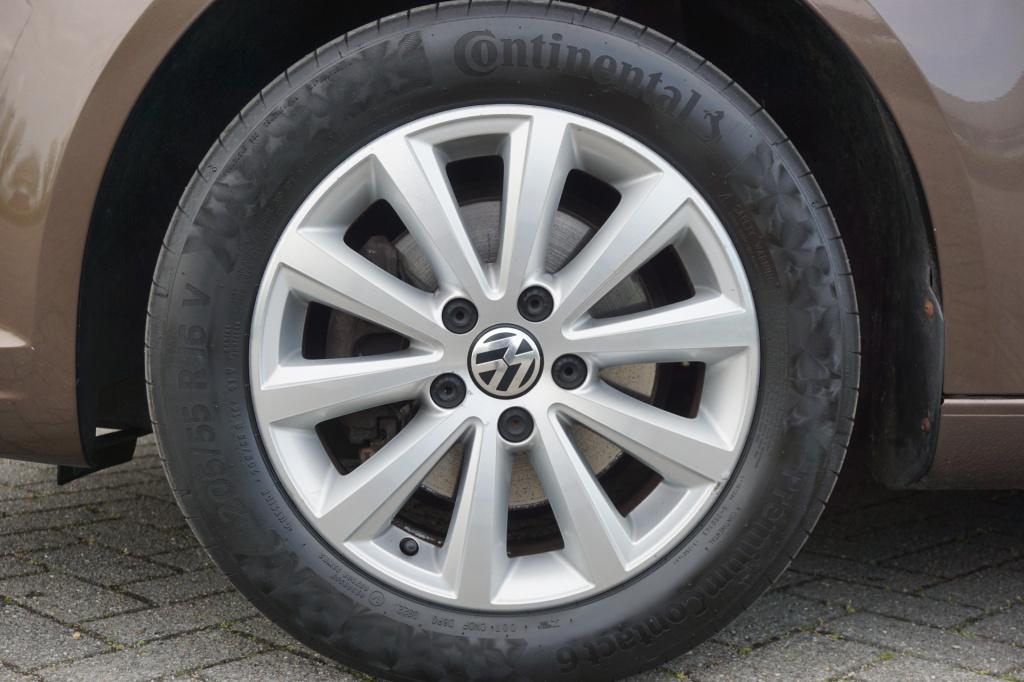 Volkswagen Touran 1.2 tsi highline bluemotion airco / navi / cruise / elekt