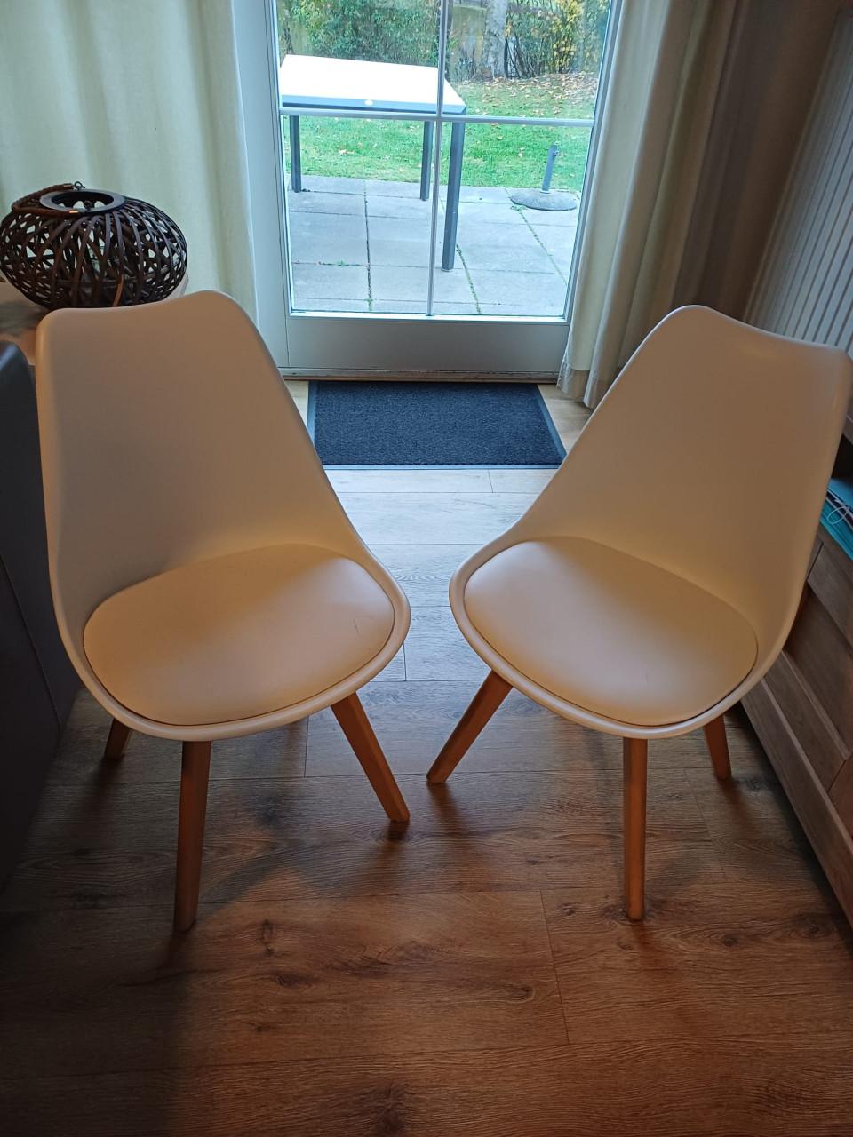 6 leuke witte eetkamerstoelen