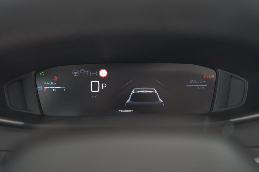Peugeot 208 hybrid 100 e-dcs6 allure | camera | apple carplay | keyless ent