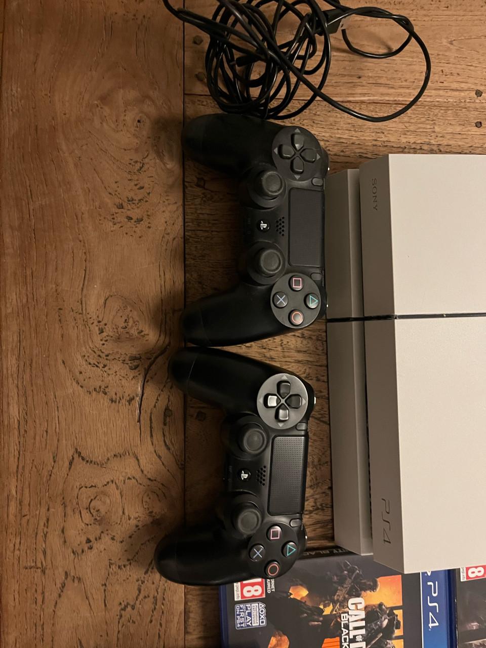 PS4 incl 2 Controlers en 5 Games