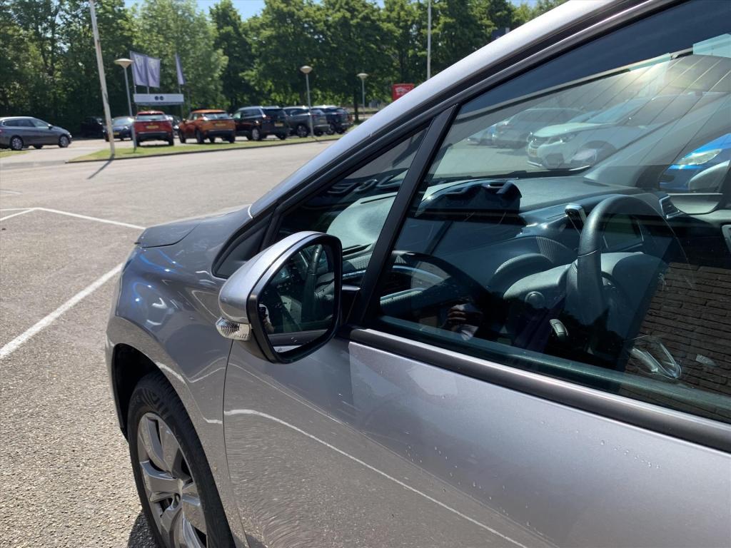 Peugeot 2008 blue lion 1.2-110pk navigatie | cruise control | airco | panor