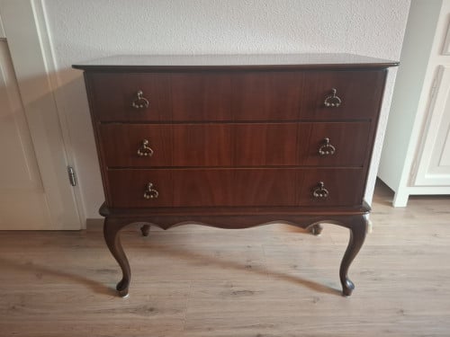 Prachtig ladekastje in Queen Anne style!