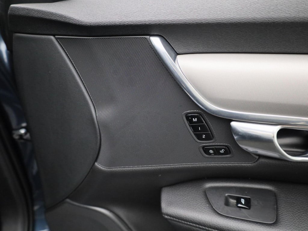 Volvo V90 2.0 b4 momentum business | automaat | navigatie | leder | apple c