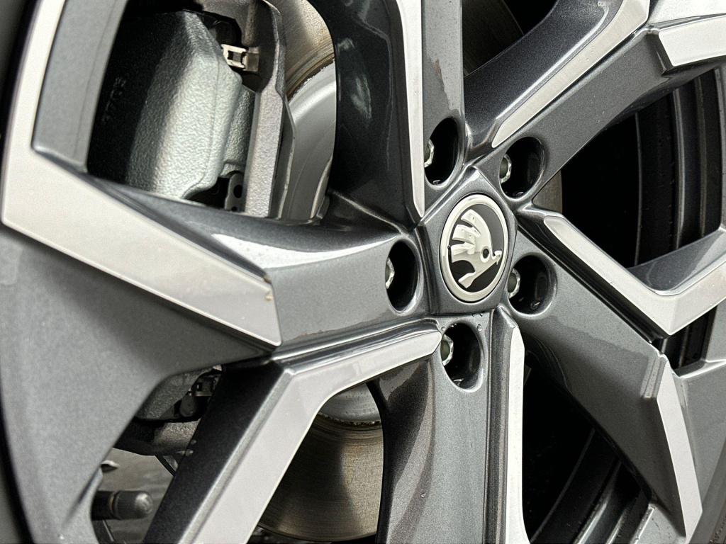 Skoda Kodiaq sportline business 1.5 tsi phev 150 kw / 204 pk su