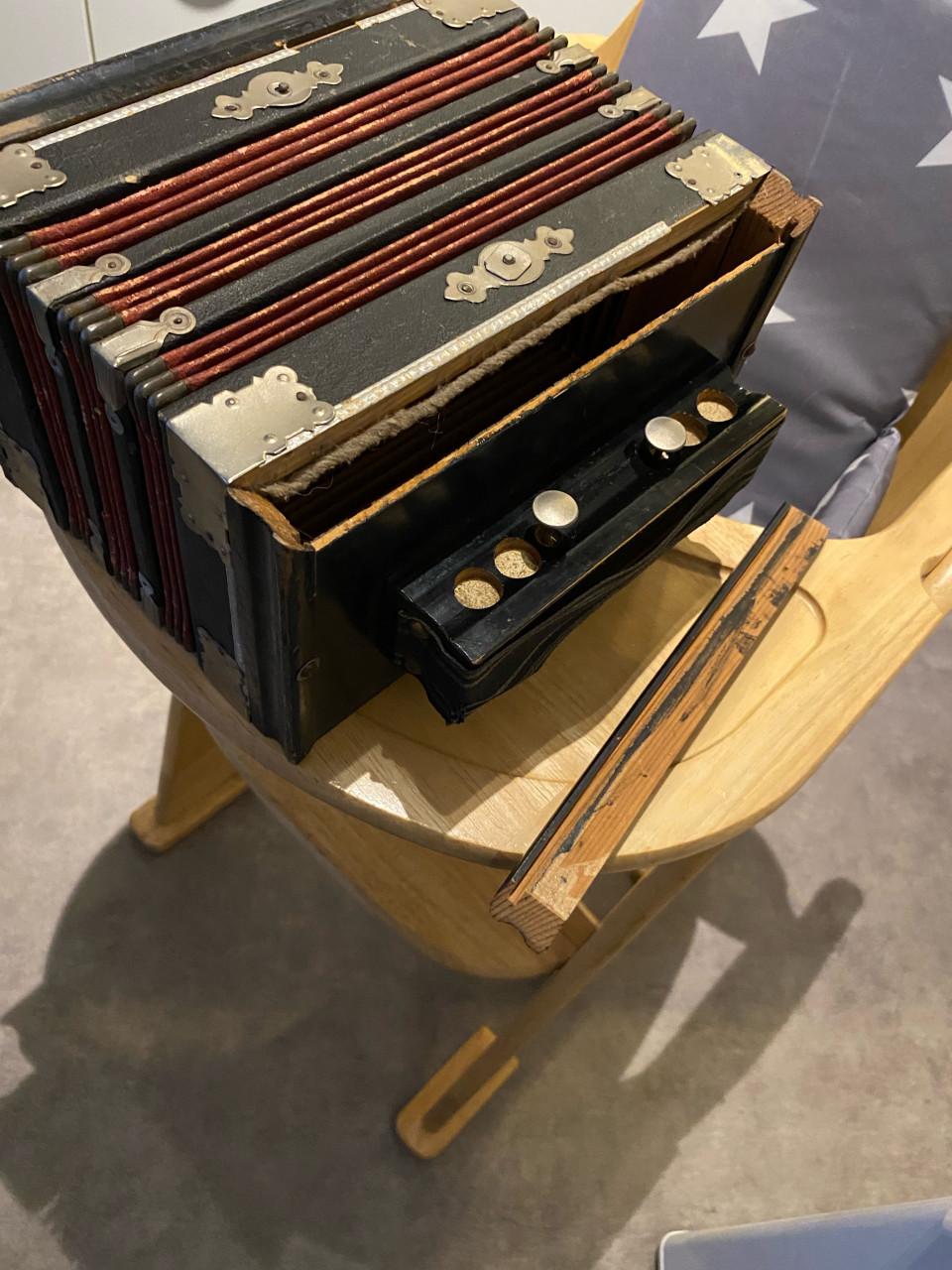 Antieke accordeon