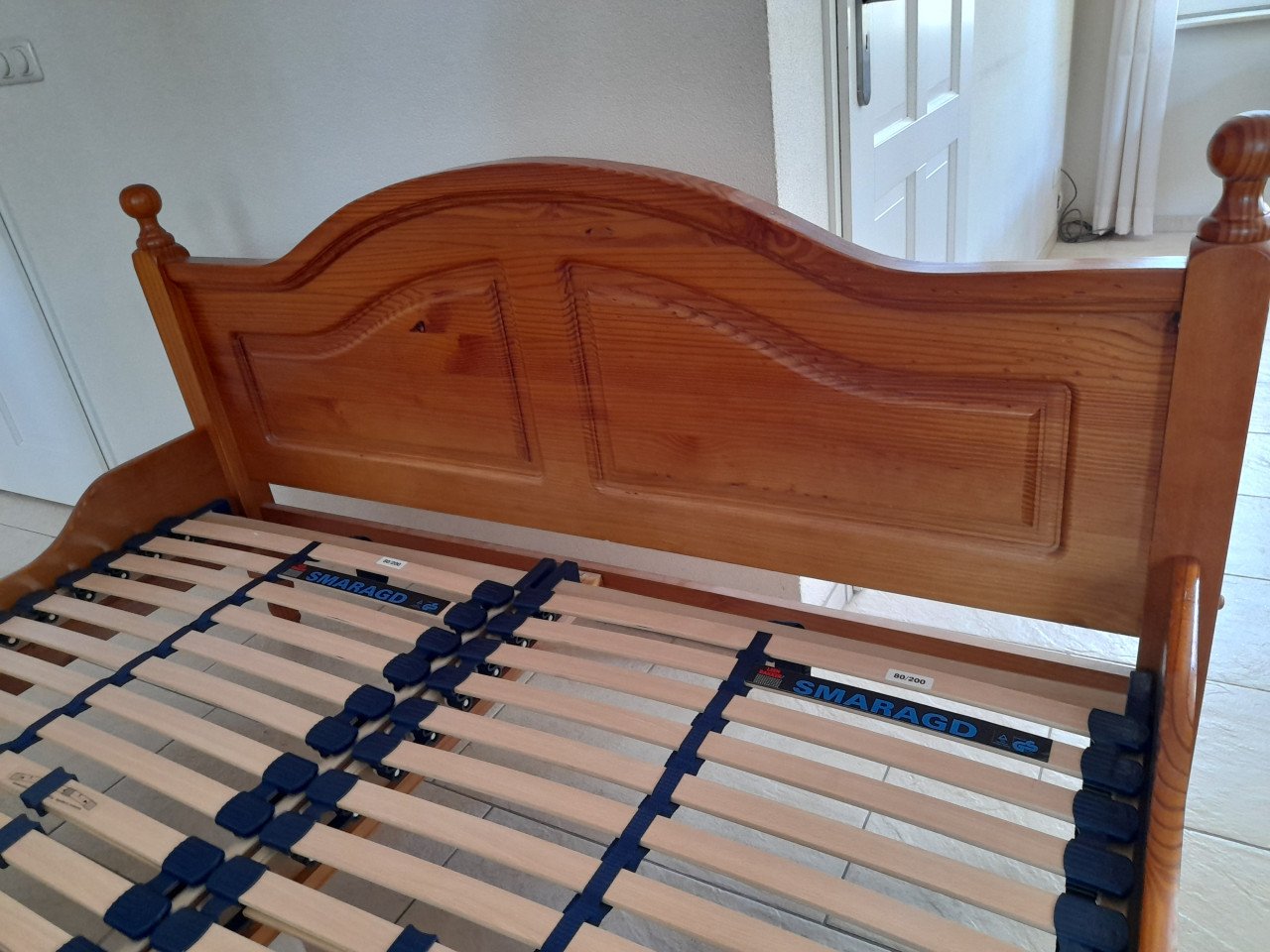Massief houten bed 160 x 200 (in goede staat )