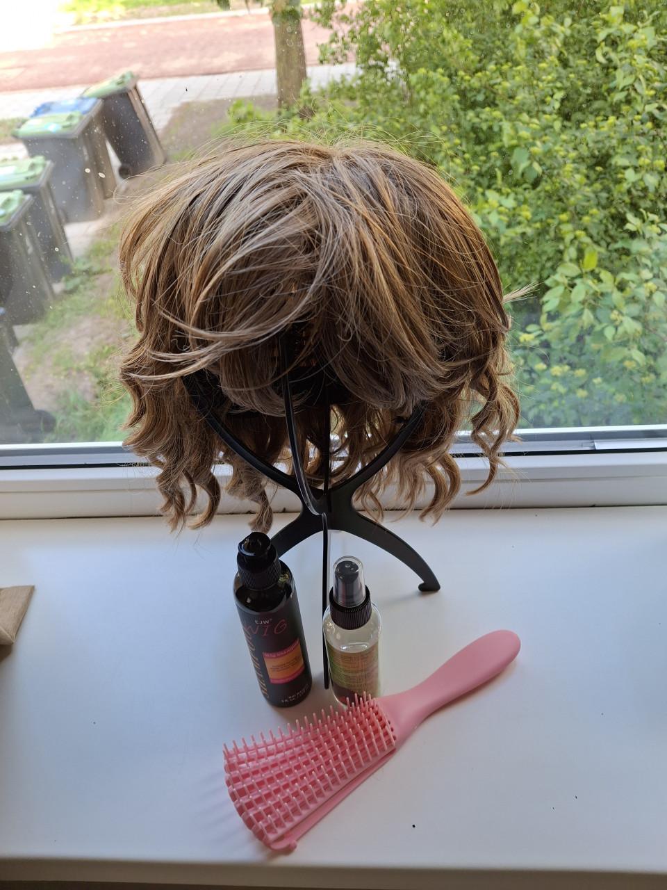 Damespruik met borstel,schampoo