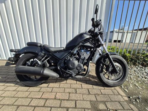 Honda Rebel 500 uit 2025, nagenoeg nieuwe chopper