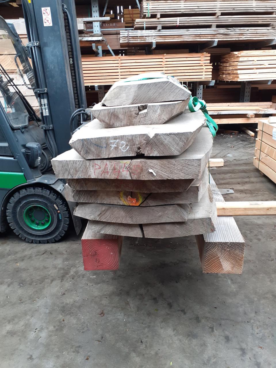 Dikke brede boomstam essen gezaagd op 8,5 cm voor 200 euro