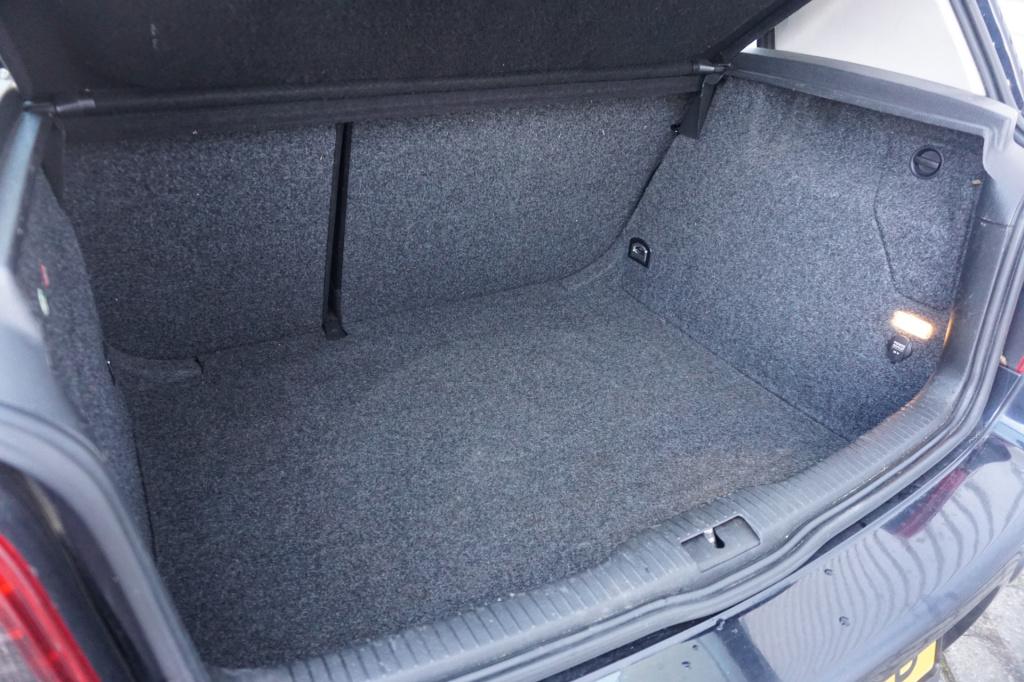 Volkswagen Golf 1.6-16v trendline airco / cruise / elektr. ramen / trekhaak