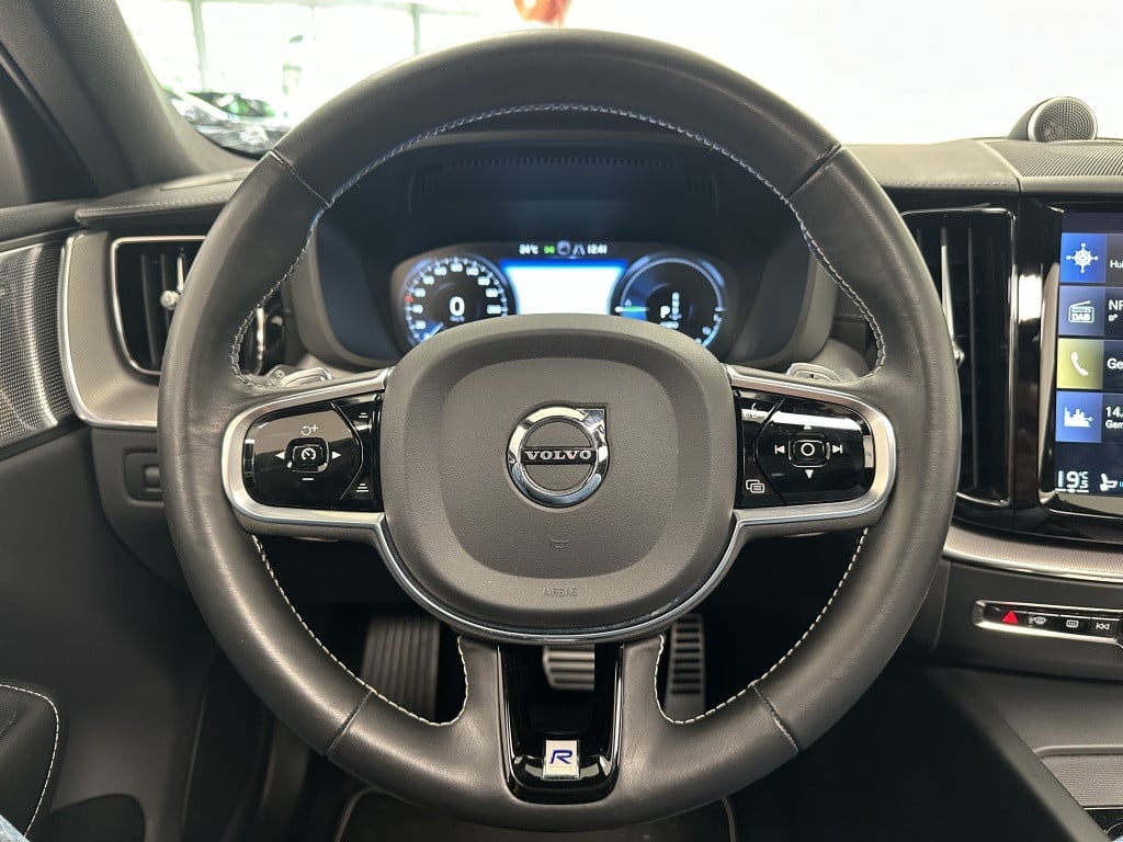 Volvo XC60 2.0 t8 awd recharge r-design | luchtvering | b&w | nappaleder |