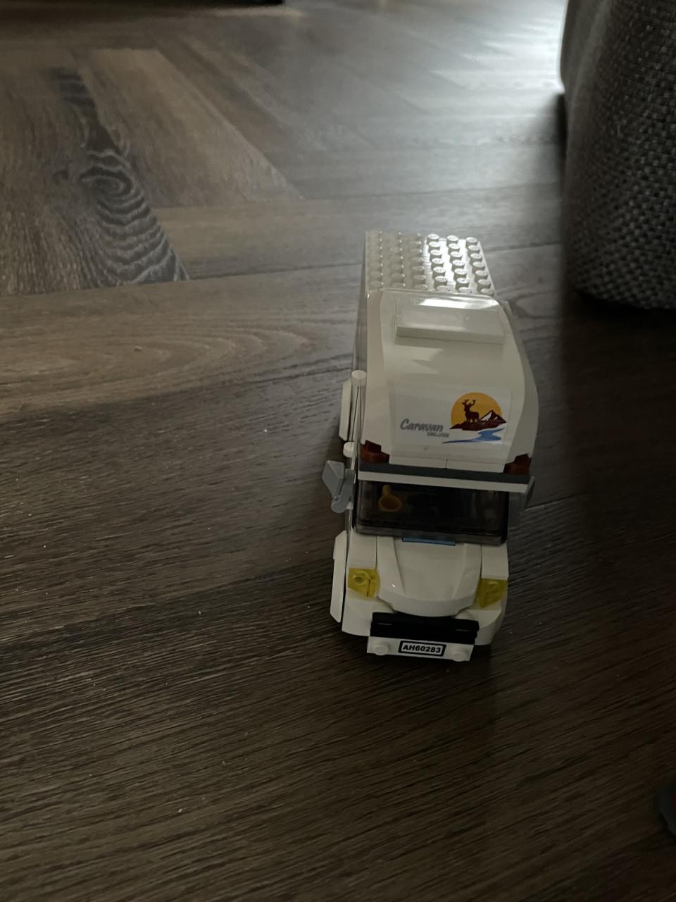 Lego City: Vakantiecamper 60283