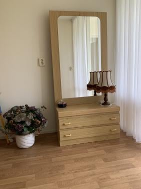 Mooie spiegel met ombouw