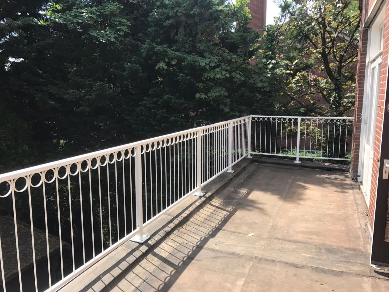 Stijlvolle & Duurzame Balkonhekwerken – Alles Onder Eén Dak!