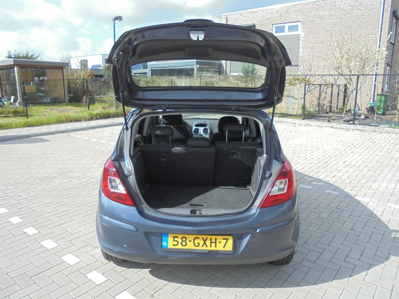 Corsa 1.2-16V bouwjaar 2008 met N.A.P de Apk is tot December 2026 € 895