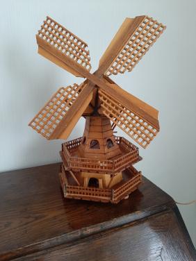 Handgemaakt molentje met lichtje.