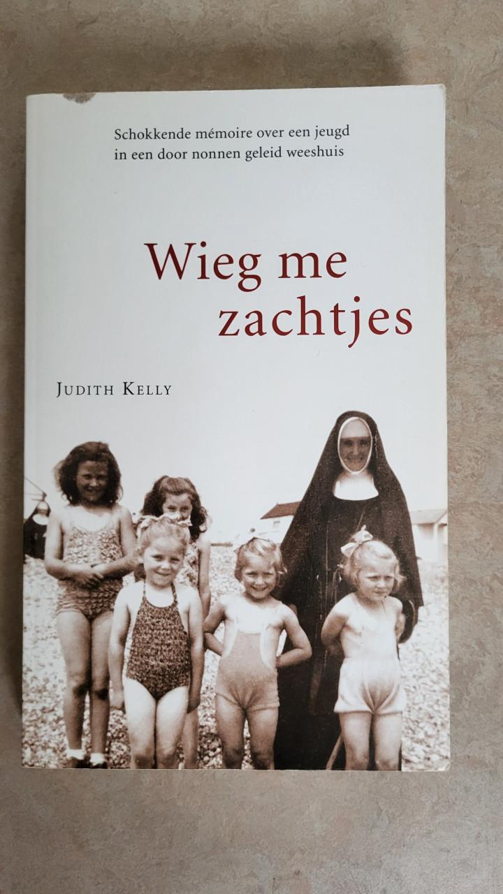 Wieg me zachtjes - Judith Kelly