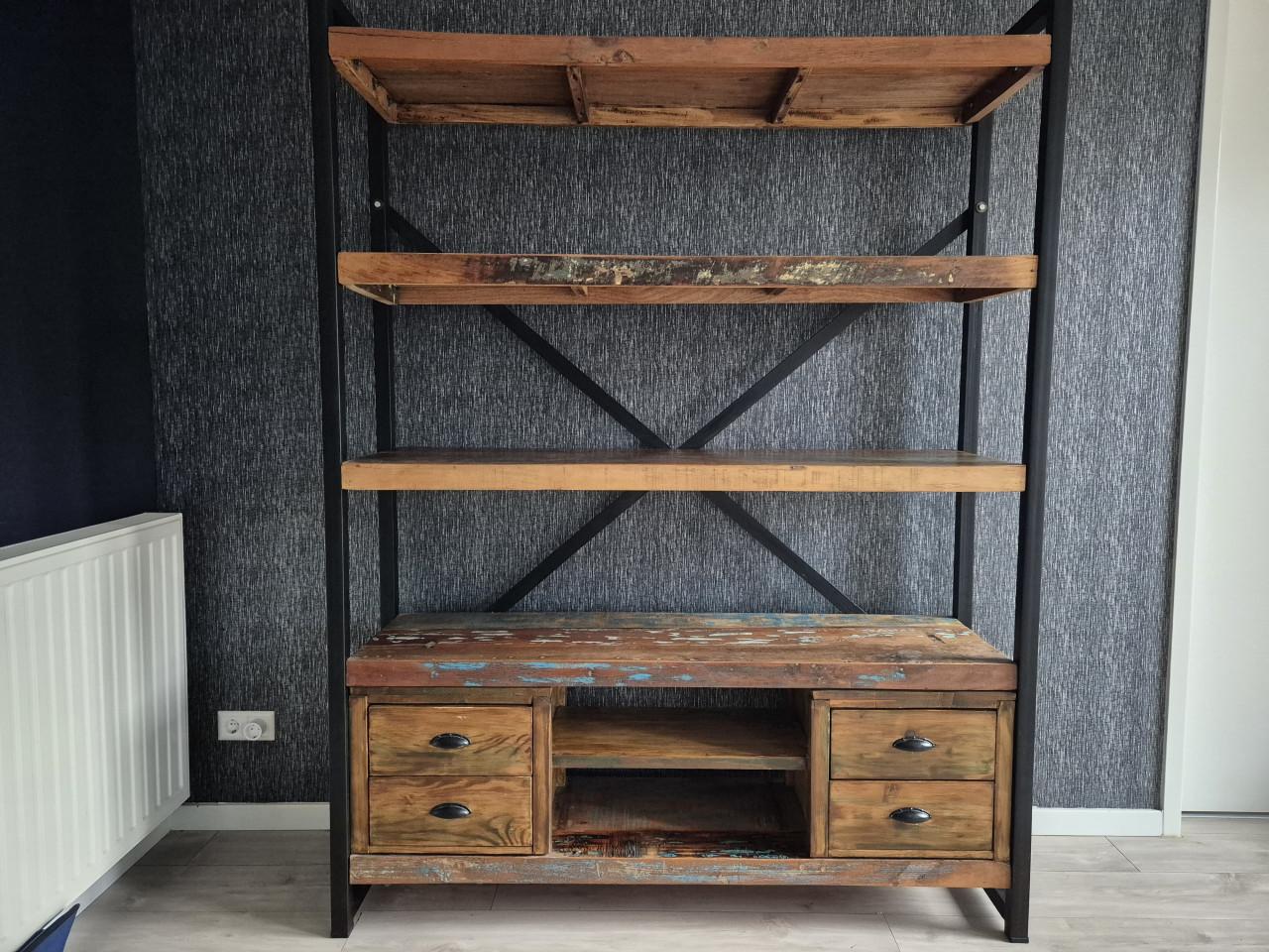 Industriële stellingkast/wandmeubel oud boothout (mango)