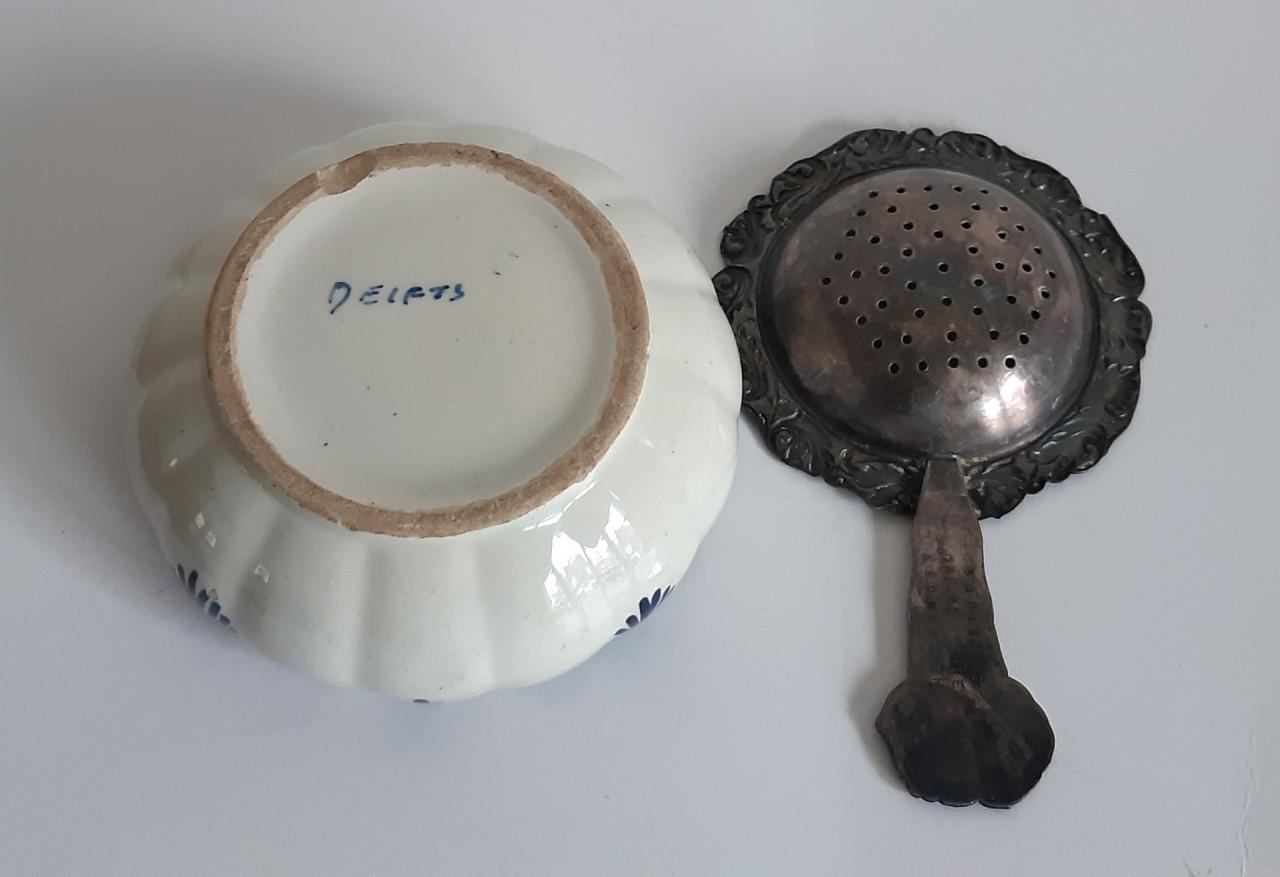 Theezeefje Insulinde Groningen koffie-thee met Delfts blauw opvangbakje