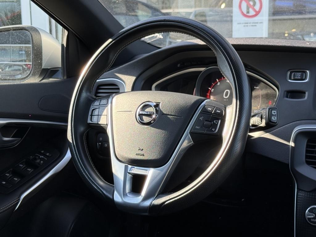 Volvo V40 t3 153pk aut6 polar+ sport| panodak| camera| h&k sound| trekhaak