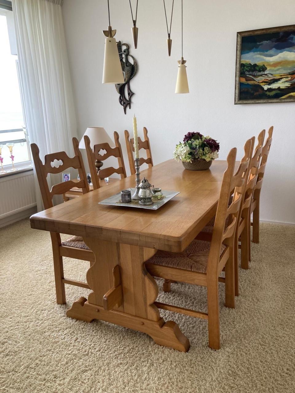 Eikenhouten tafel met 6 stoelen in uitstekende conditie