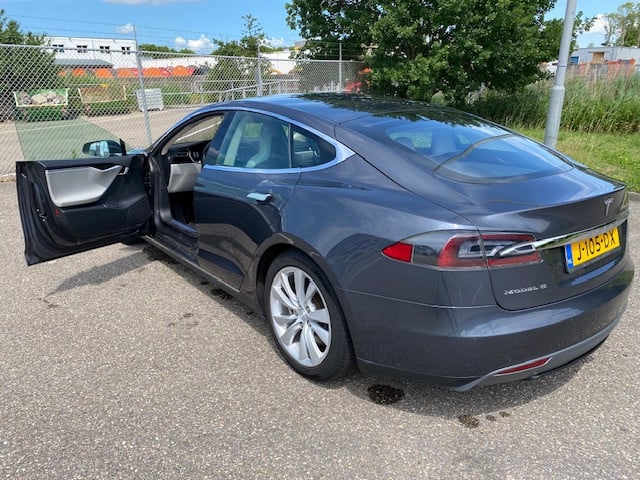 Tesla Model S 85D 2016