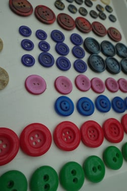 Uniek assortiment van 108 vintage knopen  uit oude winkelvoorraad