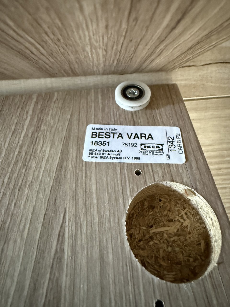 IKEA besta vara kast