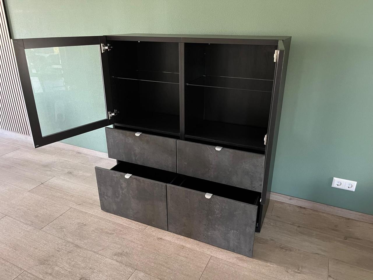 Besta Kast - vitrine glas bovenzijde met 4 lades onderzijde