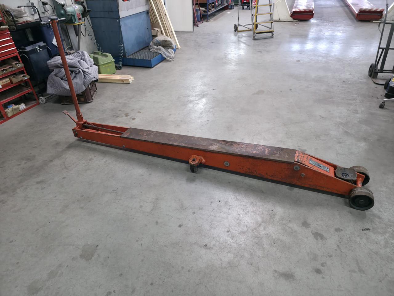 Vintage garagekrik (1971) – 12 ton – 310 cm – niet werkend