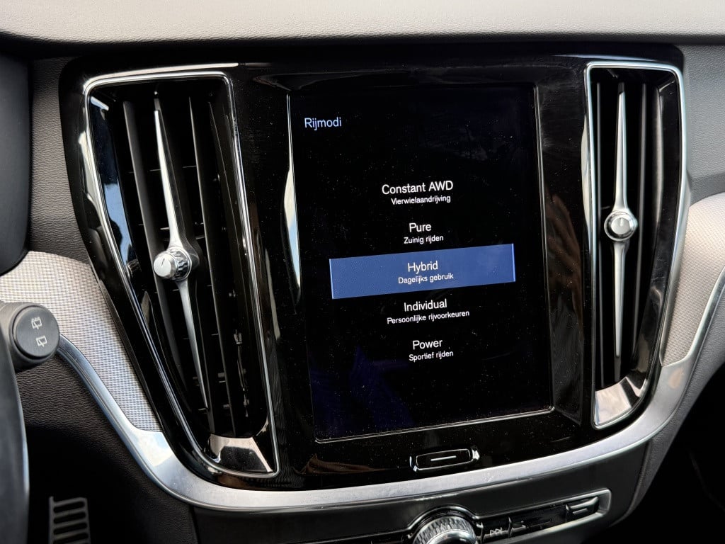 Volvo V60 t6 340pk recharge r-design| adap.cruise| trekhaak| camera| h&k s
