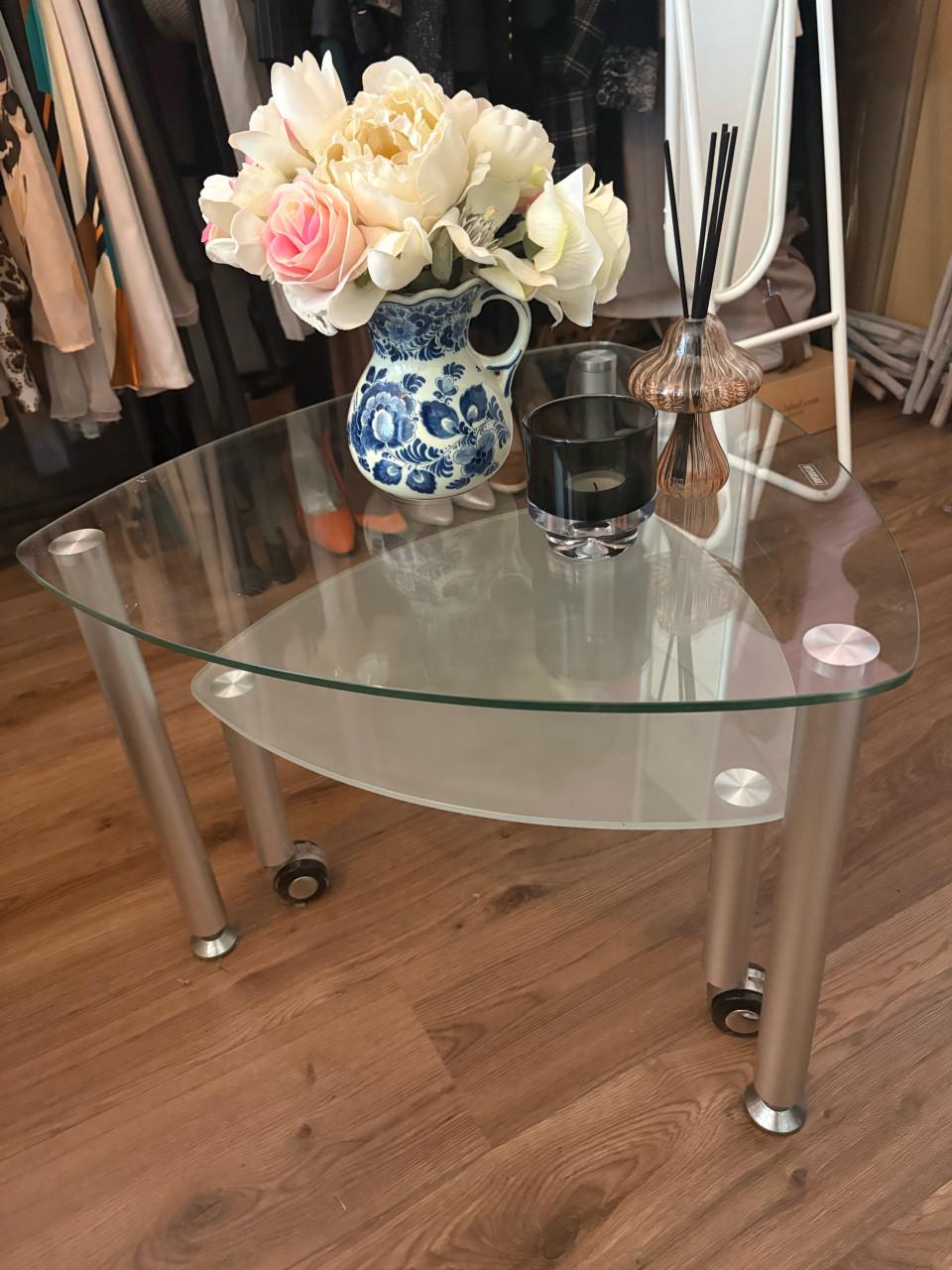 Verrijdbare salon/bijzettafel/nachtkastje van glas en RVS
