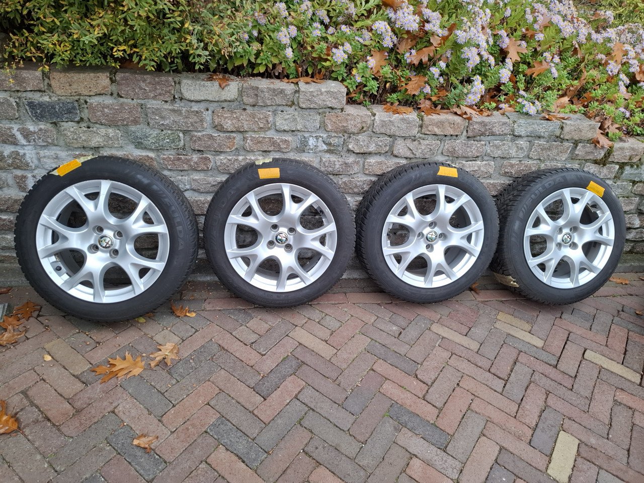 Autobanden met velg Alfa Mito